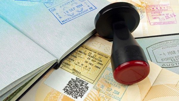 explicación de la denegación renovación larga duración por antecedentes penales por abogados